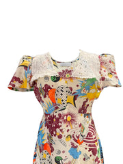 Comic dress with collar