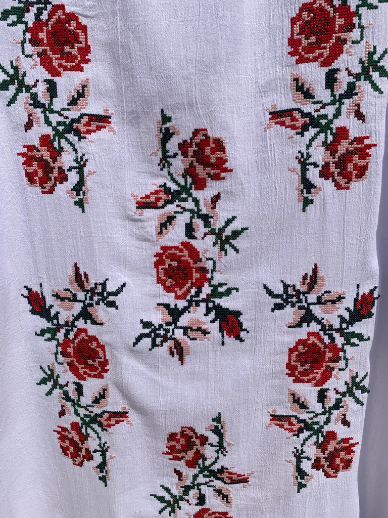 White kaftan with flower embroidery